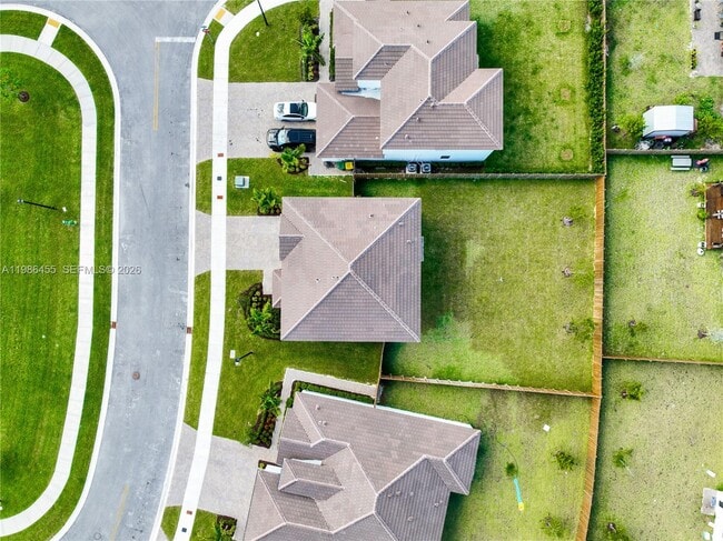 Building Photo - 2333 SE 28th St