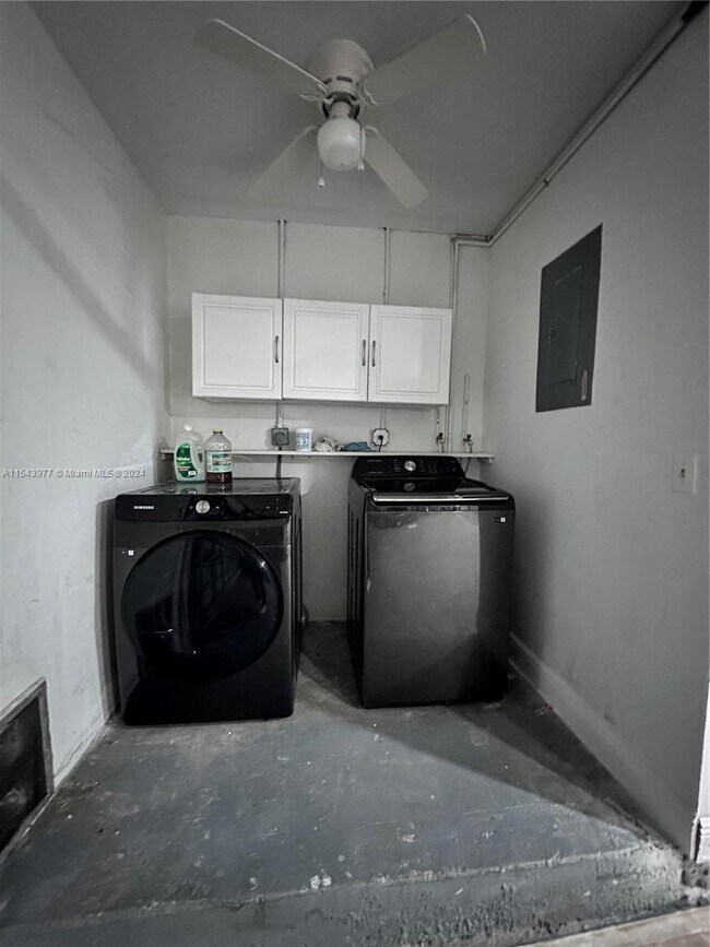 Building Photo - 547 Patio Village Way