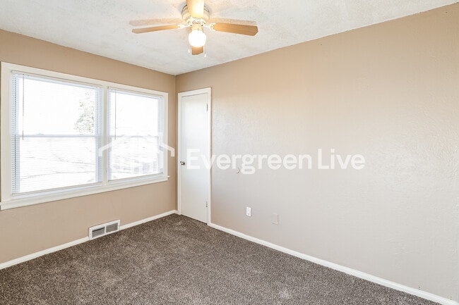 Building Photo - 10008 E 78 Terrace