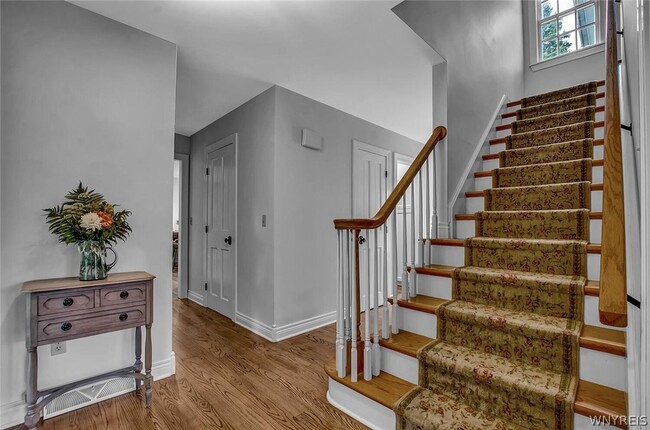 Building Photo - 5940 Thompson Rd