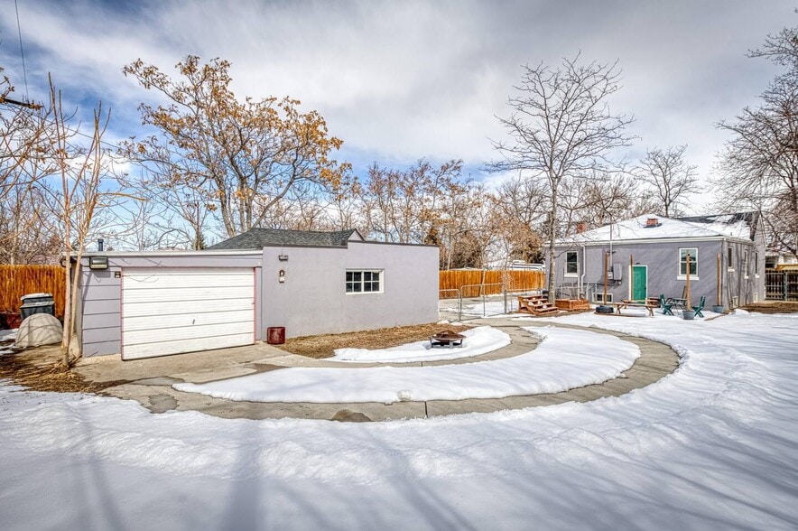 3rd Garage - 5555 Alcott St