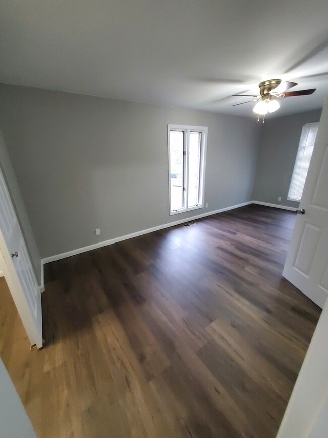 Building Photo - 12 Pebble Ct