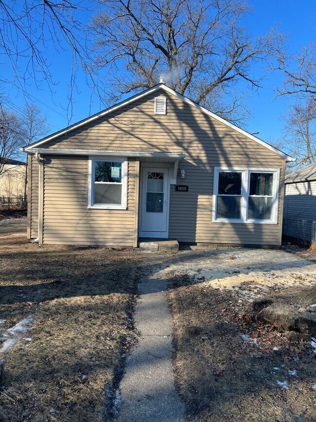 Building Photo - 2 Bedroom House for Rent in Lake Station