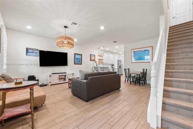 Building Photo - 1030 Eucalyptus Dr