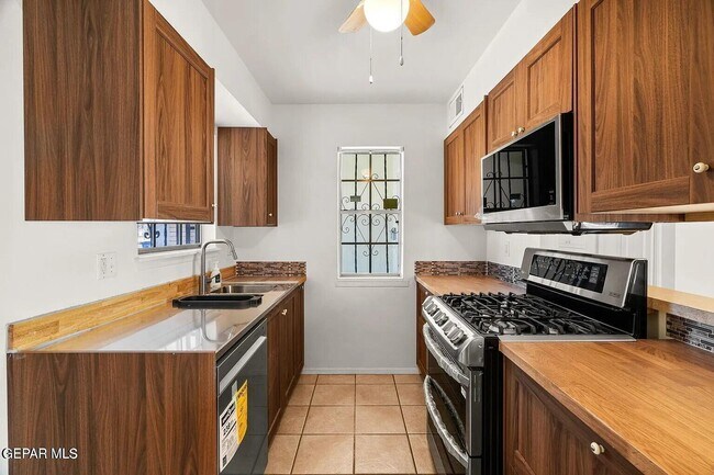 Building Photo - 10182 Bon Aire Dr