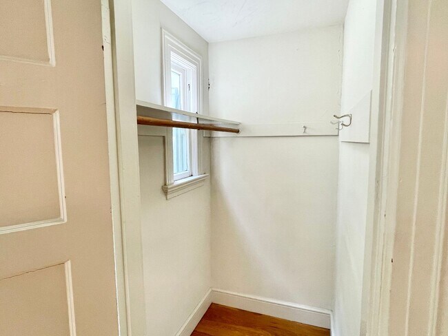 Building Photo - Spacious Studio in the heart of Pacific Heights!  Bonus room!  Laundry! PROGRESSIVE