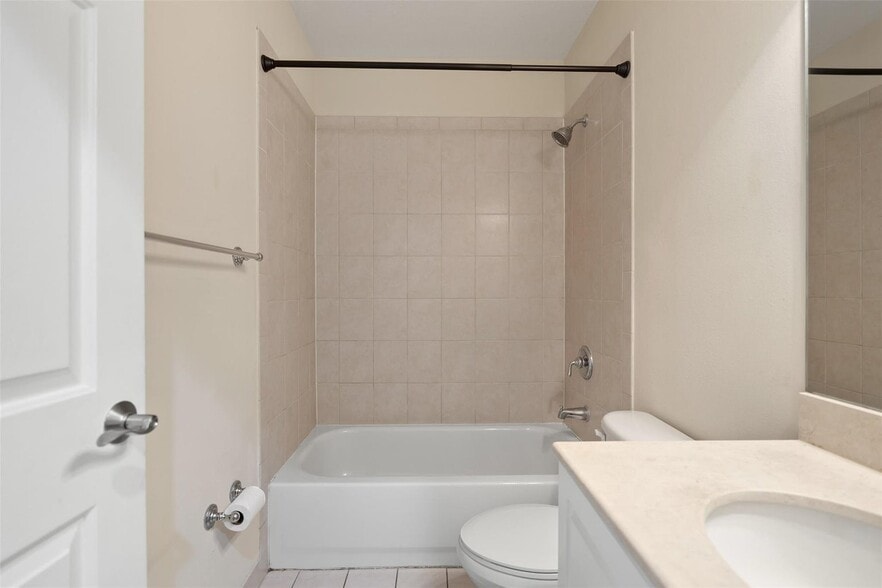 Building Photo - 6094 Live Oak Ct