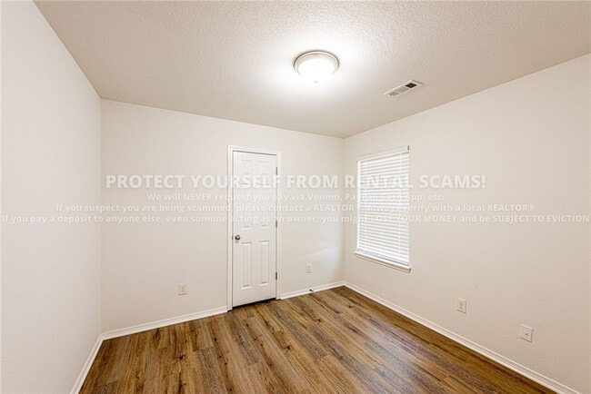 Building Photo - 2280 Bunker Ln