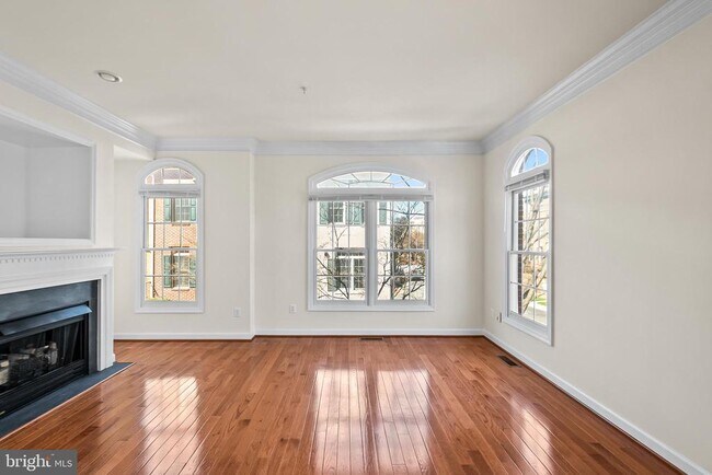 Building Photo - 8831 Ashgrove House Ln