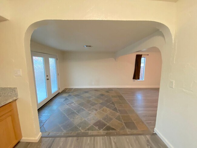 Building Photo - Lovely 3 Bedroom, 2 Bath House - Washer/Dryer, Dishwasher, Long Driveway, Fenced Backyard