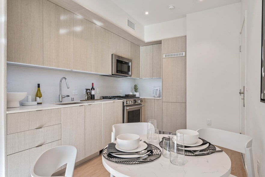 Building Photo - 5851 W 88th St