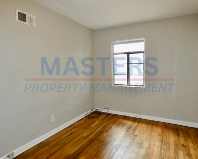 Building Photo - 2 Bed 1 Bath House