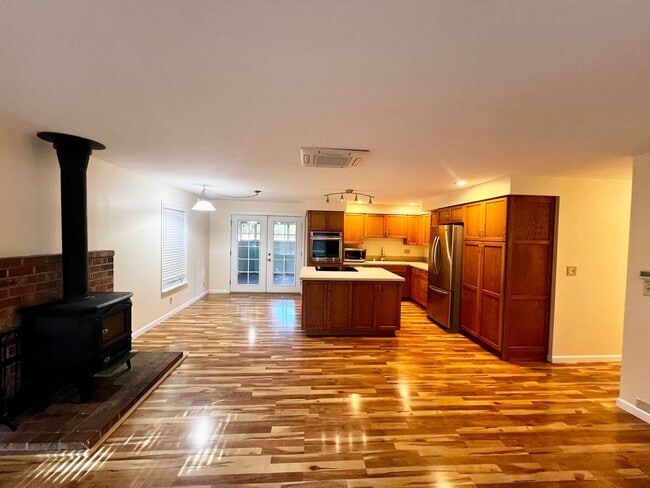 Building Photo - **** Application pending ****