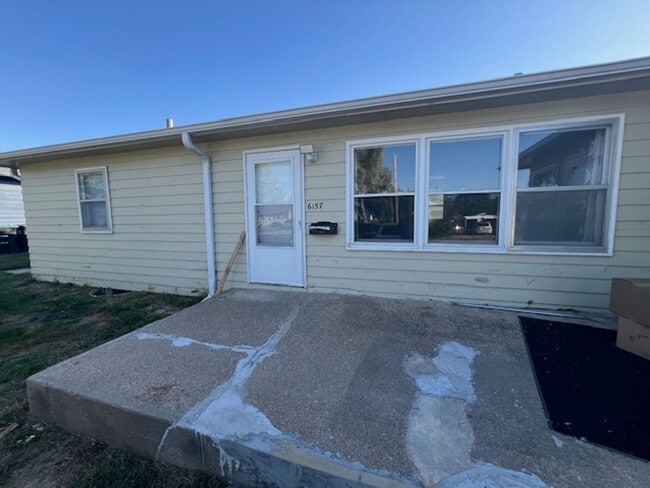 Primary Photo - Spacious 4 Bedroom Duplex!!
