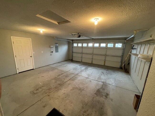 Building Photo - Horn Rapids House for Lease!