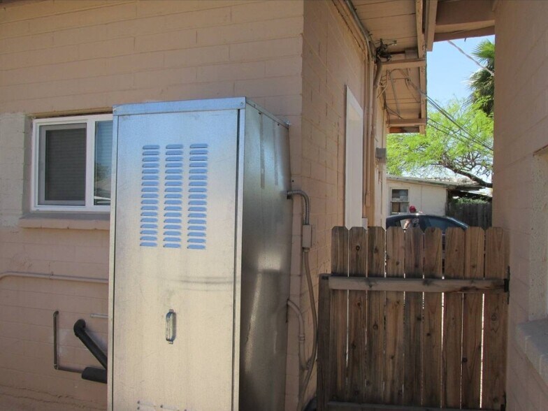 Water heater in side yard - 236 N Saguaro Dr