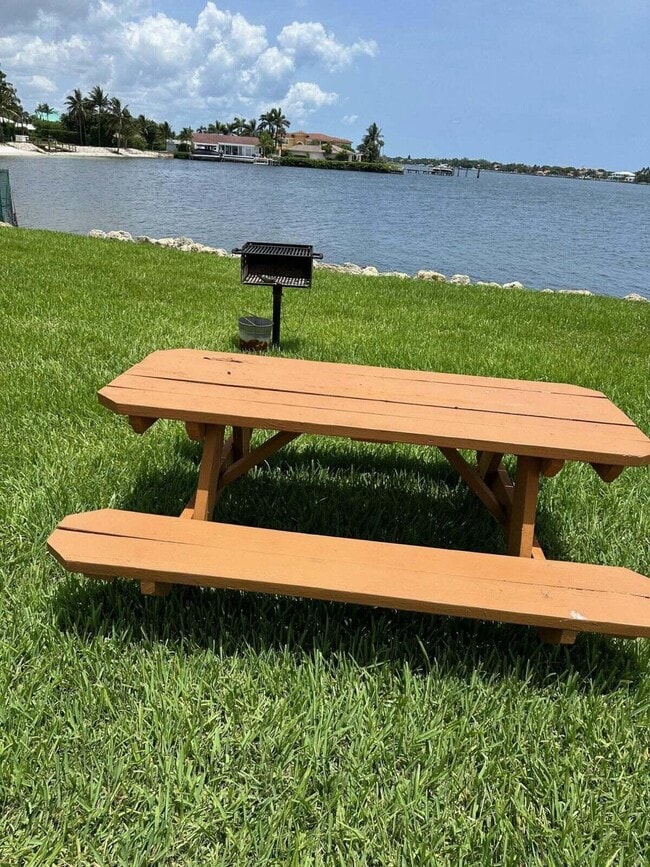 Building Photo - 160 Yacht Club Way