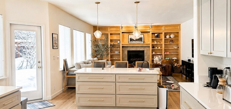 Building Photo - 8737 Inyo Cir