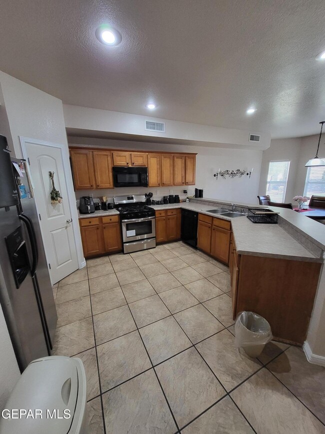 Building Photo - 6354 Franklin View Dr