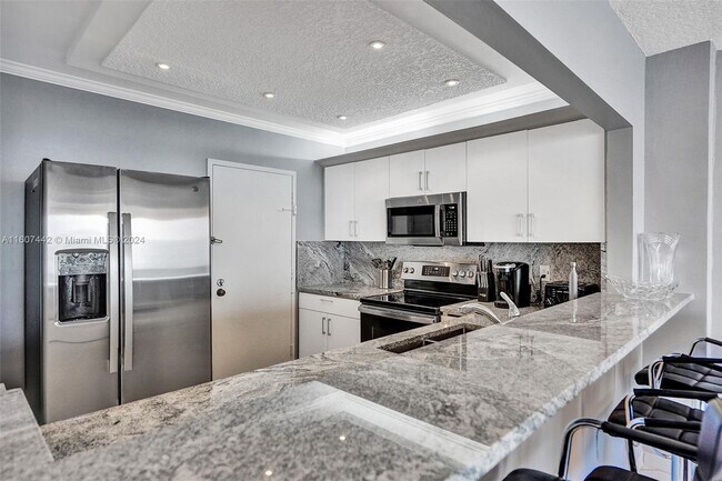 Building Photo - 3725 S Ocean Dr