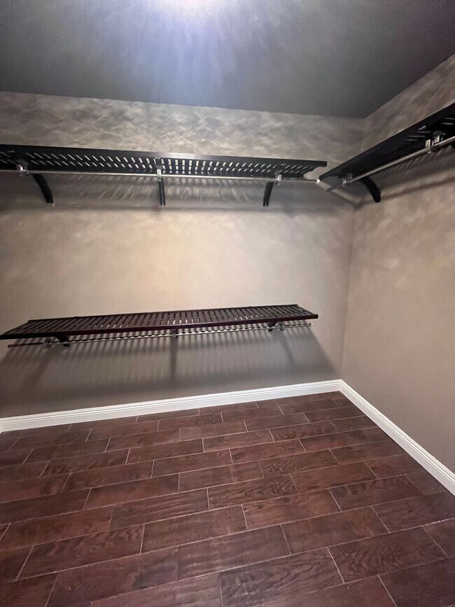 Building Photo - 4 BEDROOM TROPICAL OASIS IN W. ROSEVILLE W...