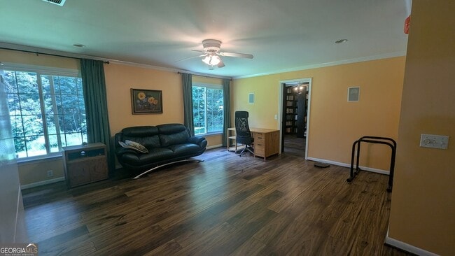 Building Photo - 1002 Deer Hollow Dr