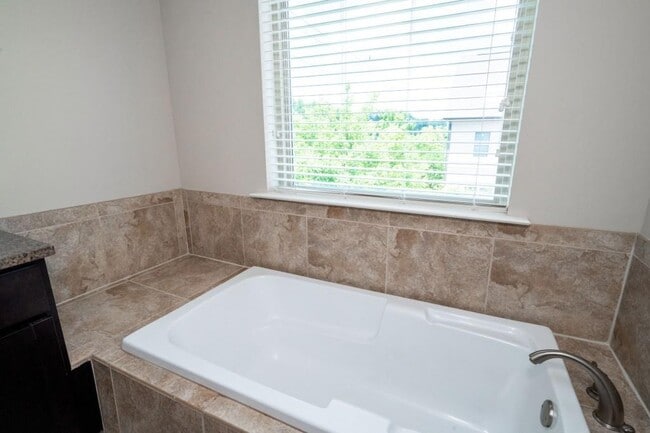 Building Photo - 317 Garland Woods Ct