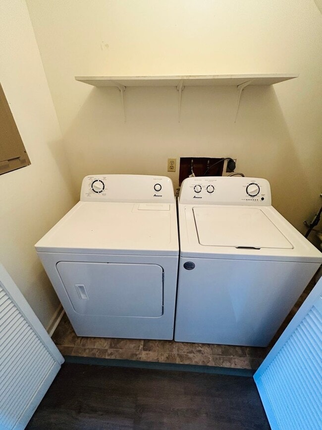 Building Photo - Spacious Townhome in Blacksburg, VA.