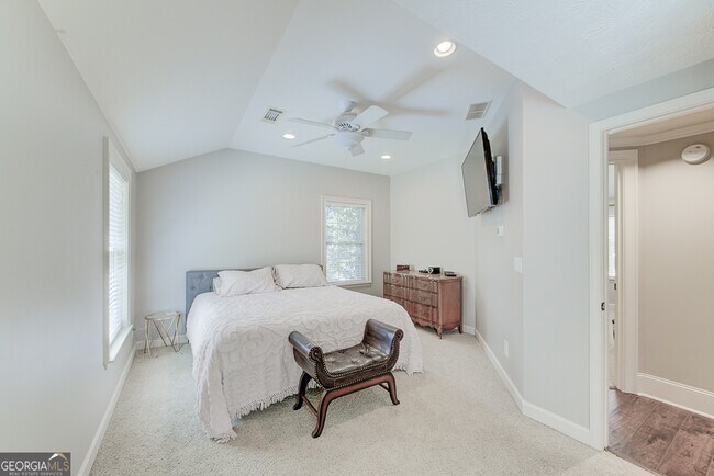 Building Photo - 209 Cedar Dr