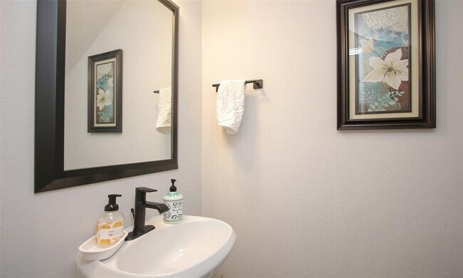 Building Photo - 2103 Pueblito Dr