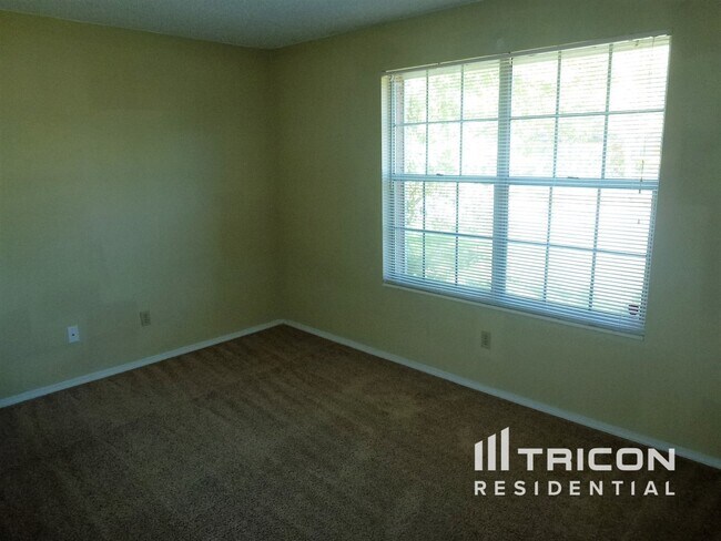 Building Photo - 1805 Alder Dr