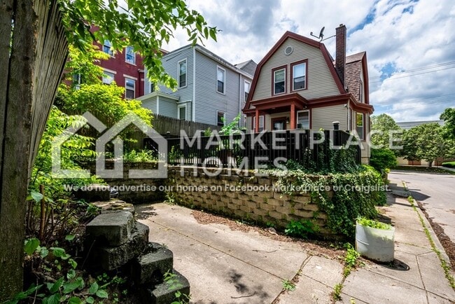 Building Photo - 2922 Hackberry St