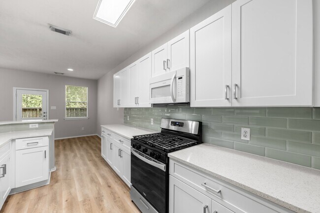 Building Photo - 211 N Burberry Park Cir