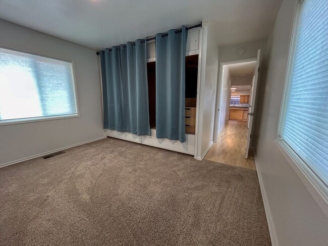 Building Photo - Spacious, Refreshed 2 Bed 1 Bathroom House In Redding!