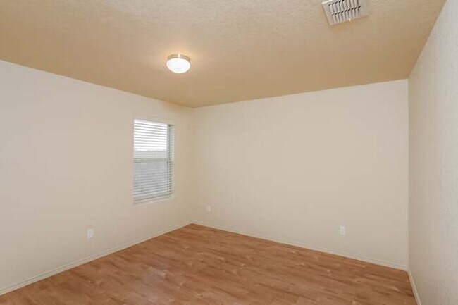 Building Photo - 10614 Hunters Pond