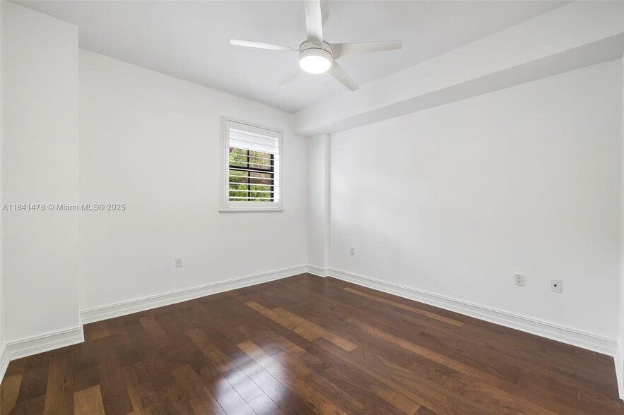 Building Photo - 1650 Galiano St