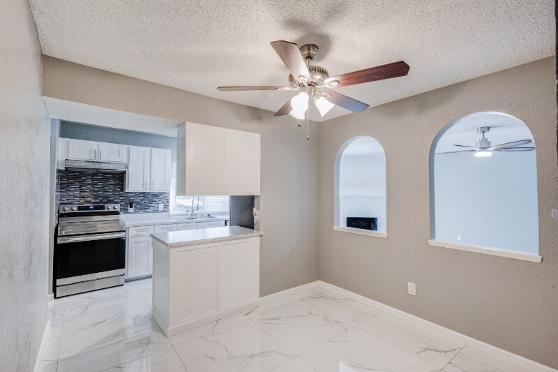 Building Photo - 3501 Green Hill Dr