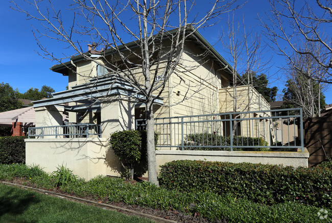 Primary Photo - Bowen Court Senior Community