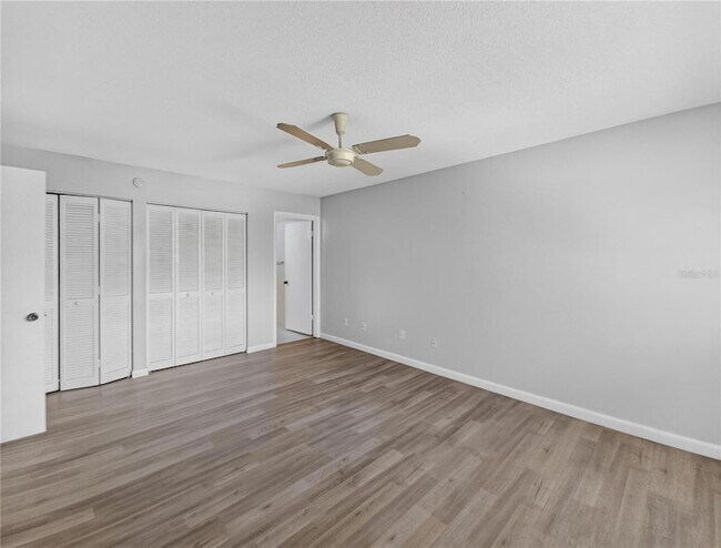 Building Photo - 600 Fairways Cir