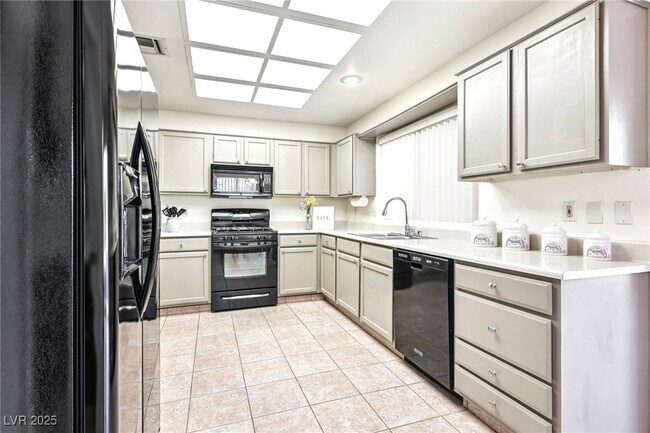 Building Photo - 3013 Sungold Dr