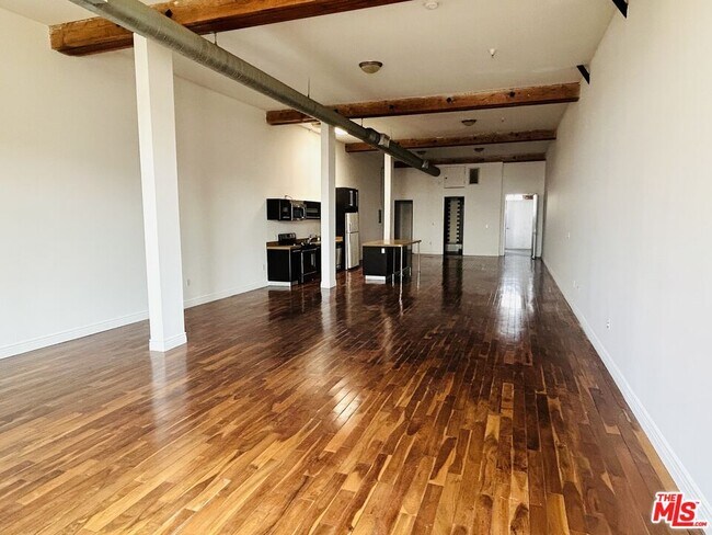 Building Photo - 652 Mateo St