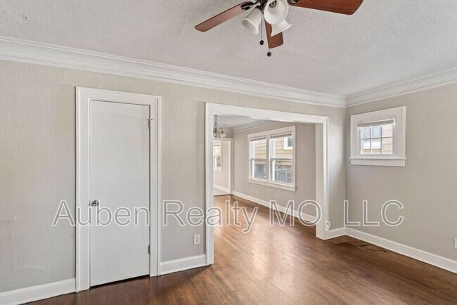 Building Photo - 5342 Park Ave