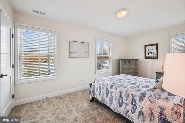 Building Photo - 607 North St