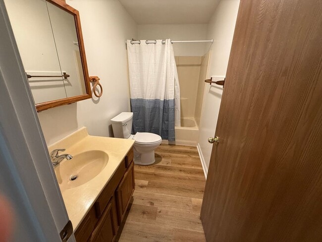 Building Photo - 739 Main St