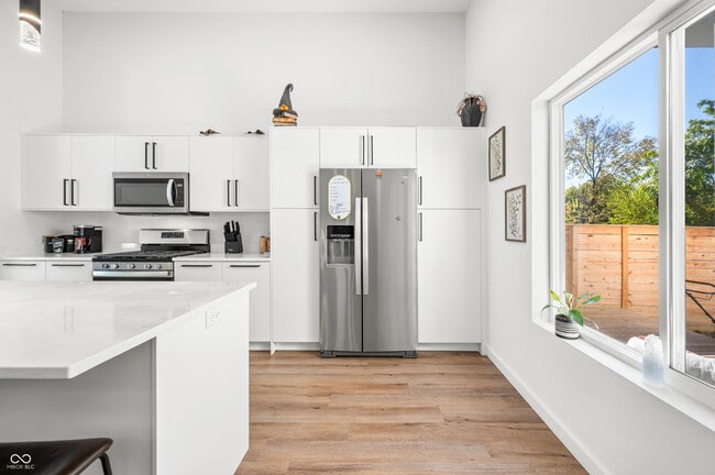 Building Photo - 318 N Tacoma Ave