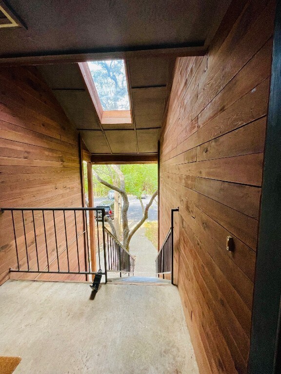Building Photo - 4711 Spicewood Springs Rd