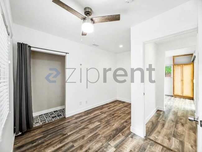 Building Photo - Unit