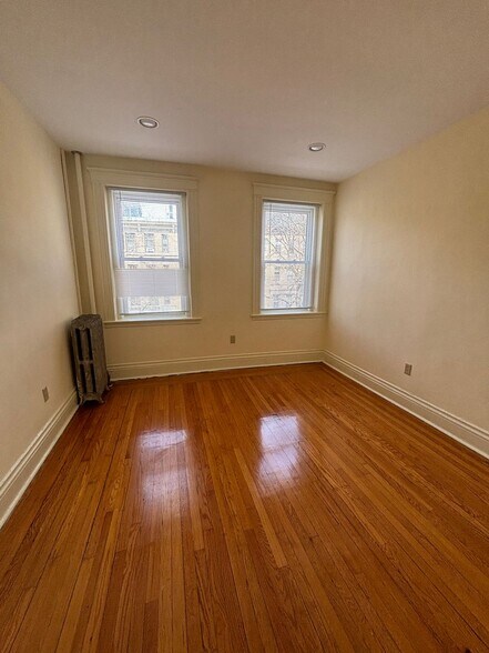 Building Photo - 16 Queensberry St