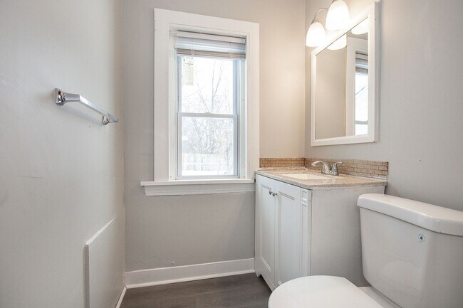 Building Photo - NEWLY RENOVATED! - 3 BED, 1.5 BATH BEAUTIFUL SINGLE- FAMILY HOME.