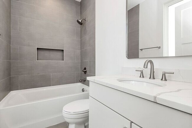 Building Photo - Stunning 3BD/3.5BA Townhome with PRIVATE POOL!